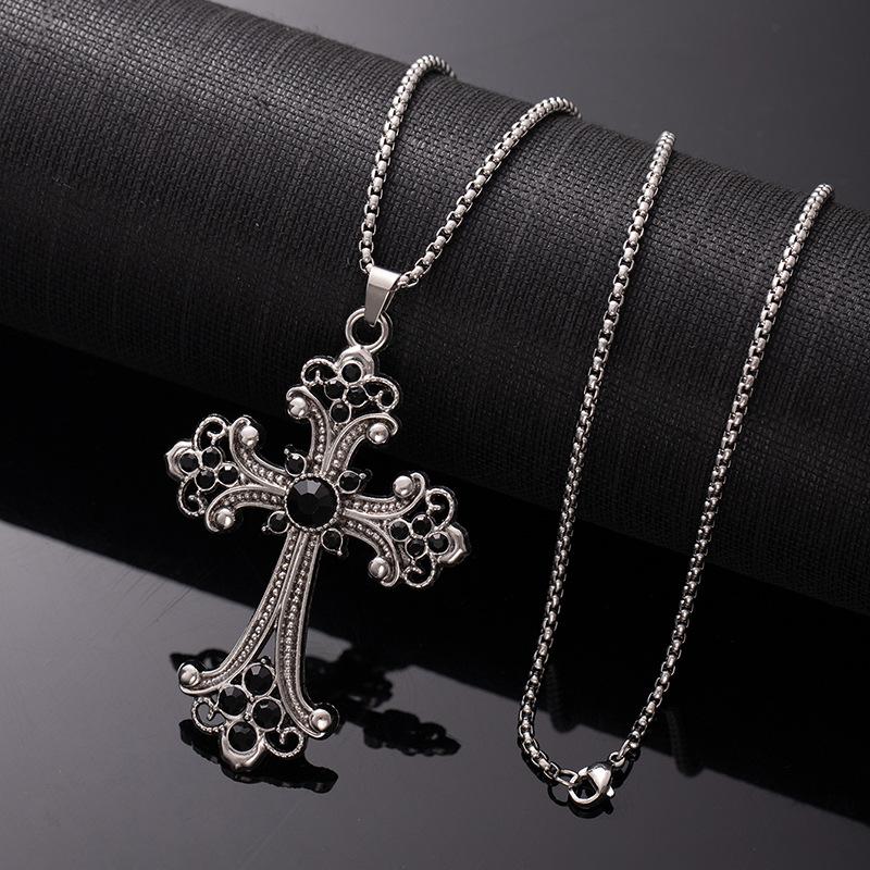 Accessori Collana a Motivo Traforato Collana con Ciondolo a Croce con Diamanti Colorati Catena Semplice Retro Versatile per Maglione