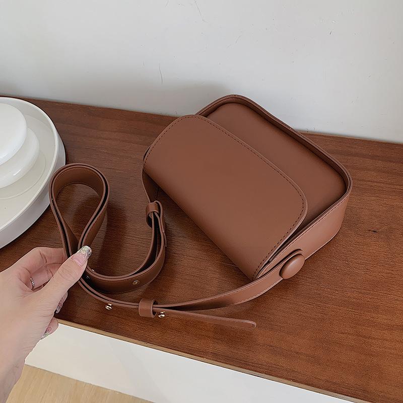 

Корейская сумка-седло женская 2025 новый модный тренд повседневная сумка-подмышка сумка через плечо мессенджер маленькая квадратная сумка