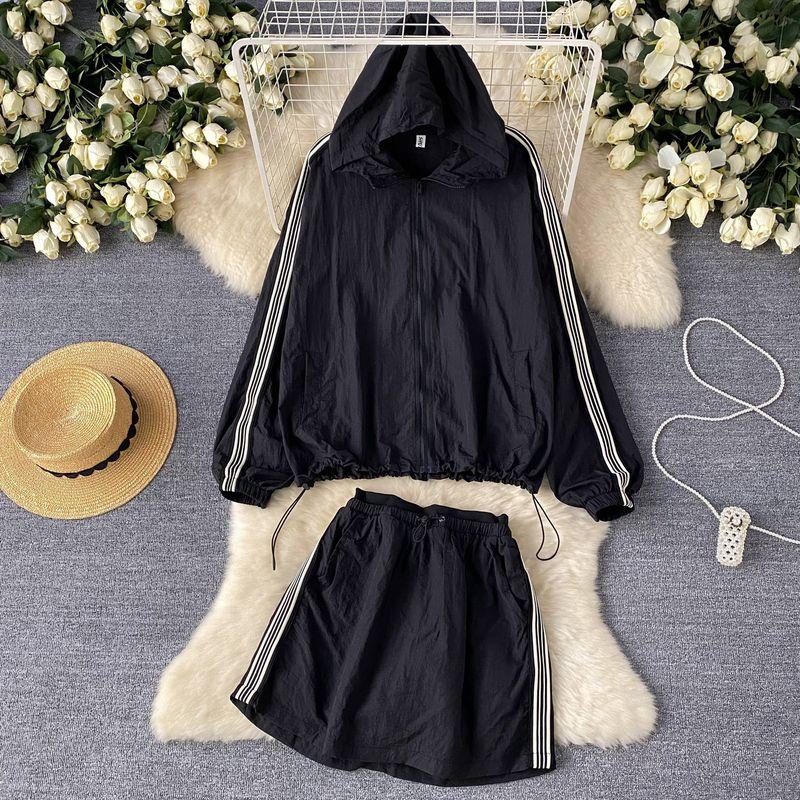 

Американский повседневный костюм Женская модная толстовка с длинными рукавами, капюшоном, молнией и кулиской, одежда для защиты от солнца, женское пальто + юбка в стиле милитари Black One size