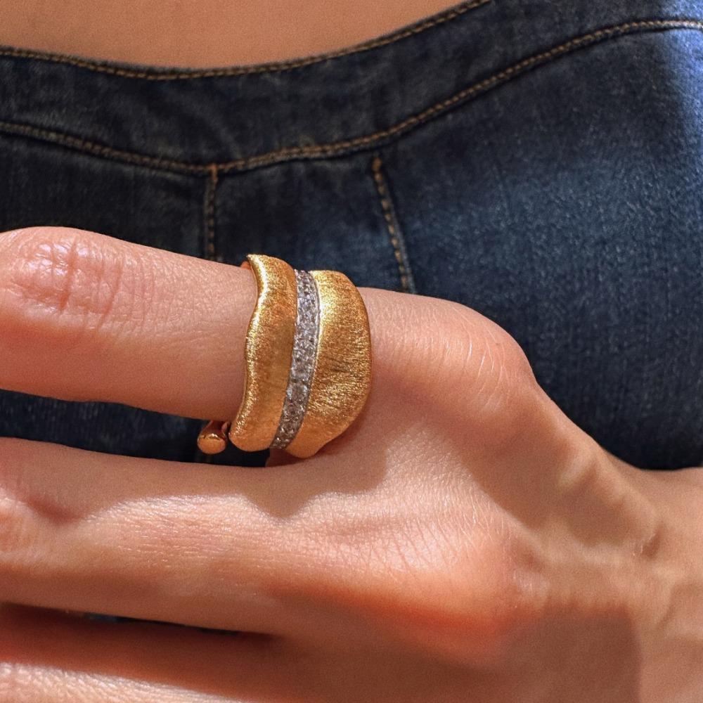 Luxury Brushed Banana Leaf Diamond Ring for Women Vintage Elegant Court Style Fashion Jewelry