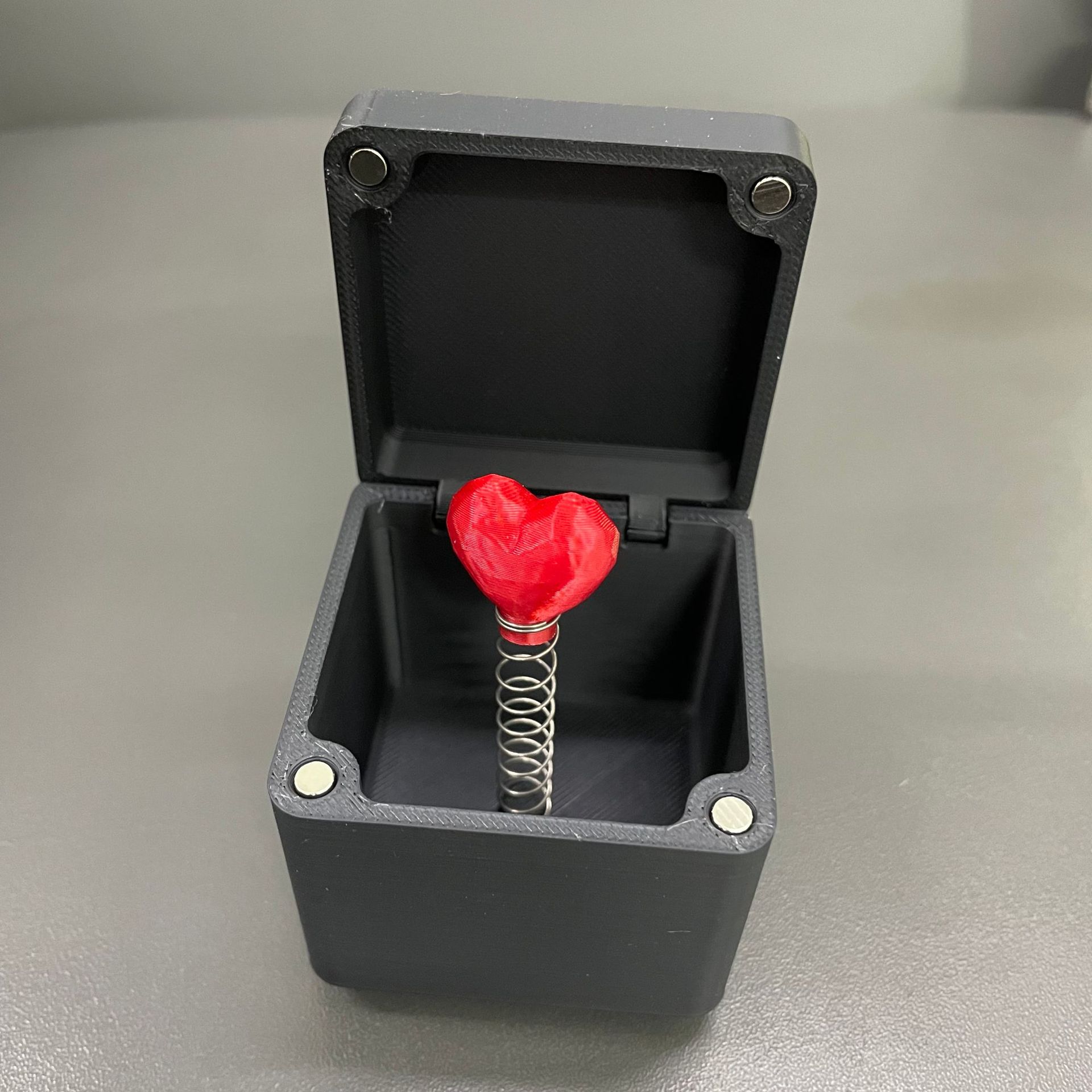 

New Middle Finger InBox Funny 3D Printing Middle Finger Christmas Gift Boxs Valentine s Day Love Rose Gift Box Family Game Gifts OneSize