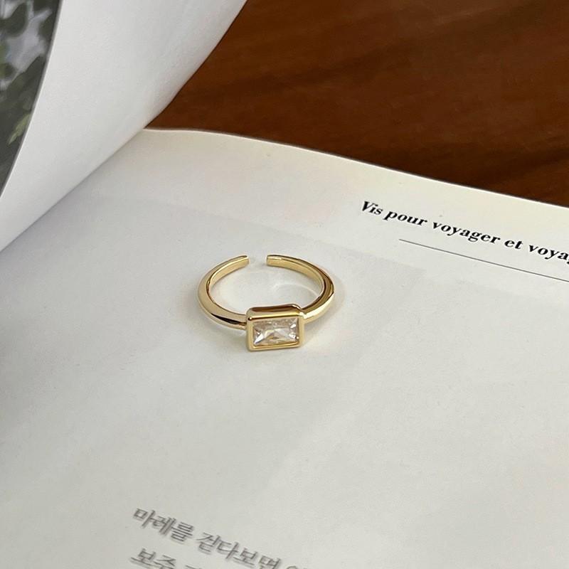 Silver Luxe S925 Ring Featuring Unique Pearl And Flower Design Perfect For Women