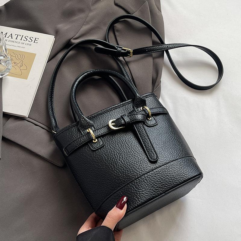 Hot sale in spring and summer Korean simple lychee pattern texture portable bucket bag casual commuting versatile solid color messenger women's bag