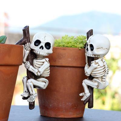 Zahradní přívěsek kostlivce, Dekorace na Halloween pro dům a zahradu, Zahradnický dárek, Pryskyřičná ruční výroba