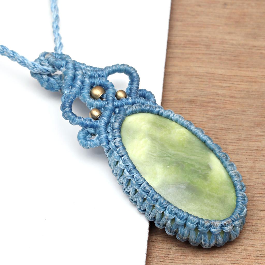 Halskette Anhänger geschnitzt Nephrit Jade Blume Makramee Handwerker (Orange) Schnur