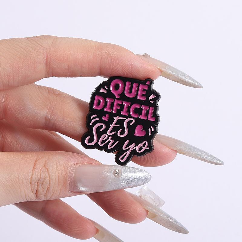 Funny Spanish Quote Enamel Pins SIN Miedo Antes Muerta Que Sencilla Estar Soltera Brooches Lapel Badge Jewelry Gifts For Friends