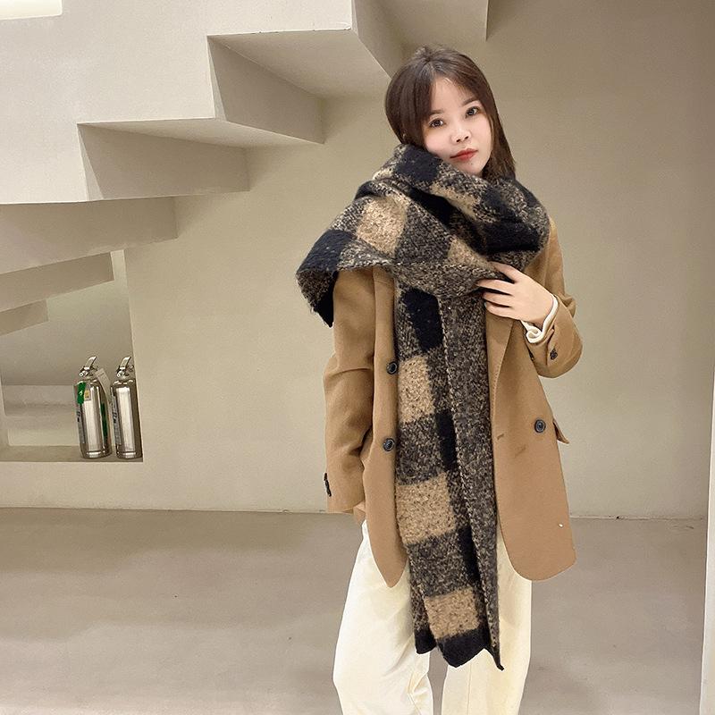 Plaid scarf women's autumn and winter new soft and versatile knitted shawl contrasting color high-end scarf