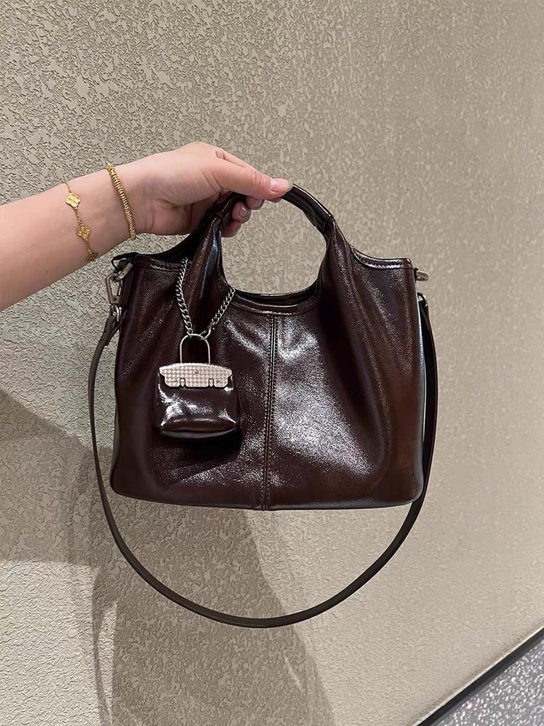 Women's Bag New Large Capacity Casual Handbag Retro Cowhide Pattern Shoulder Crossbody Bag Bucket Bag