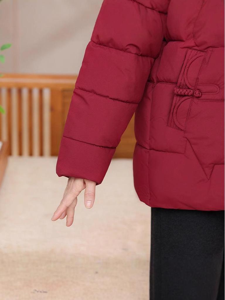 Elderly Women's Winter Jacket: Fleece-Lined Cotton Coat, New Chinese Style, Ideal for Mothers and Grandmothers
