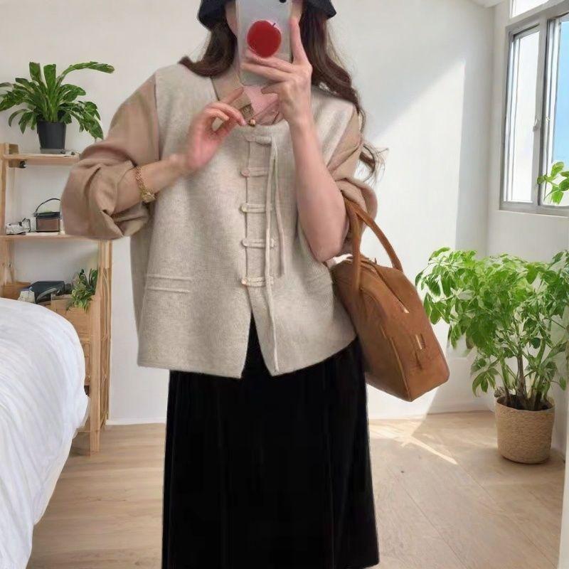 Light Luxury Ribbon Buckle Knitted Vest for Autumn and Winter, Niche Layering and Versatile Sweater Vest