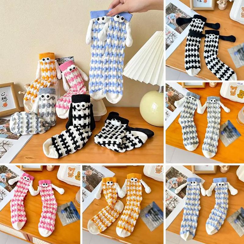 1Pair Magnetic Skin-friendly Big Eyes Dopamine Hand-in-hand Socks Comfortable Plaid Pattern Cartoon Couple Socks Warm Colorful