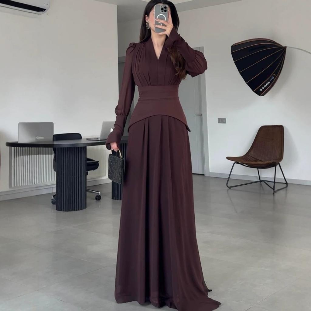 Women's new French high-end retro style brown V-neck long-sleeved waist wide pendulum temperament dress