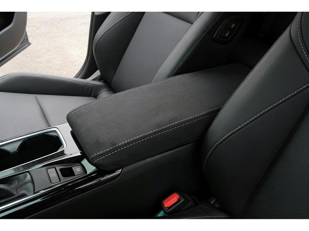 Microfiber Leather Armrest Cover for 2024-2026 Camry 9th Gen - Durable, Wear-Resistant, and Dirt-Resistant.