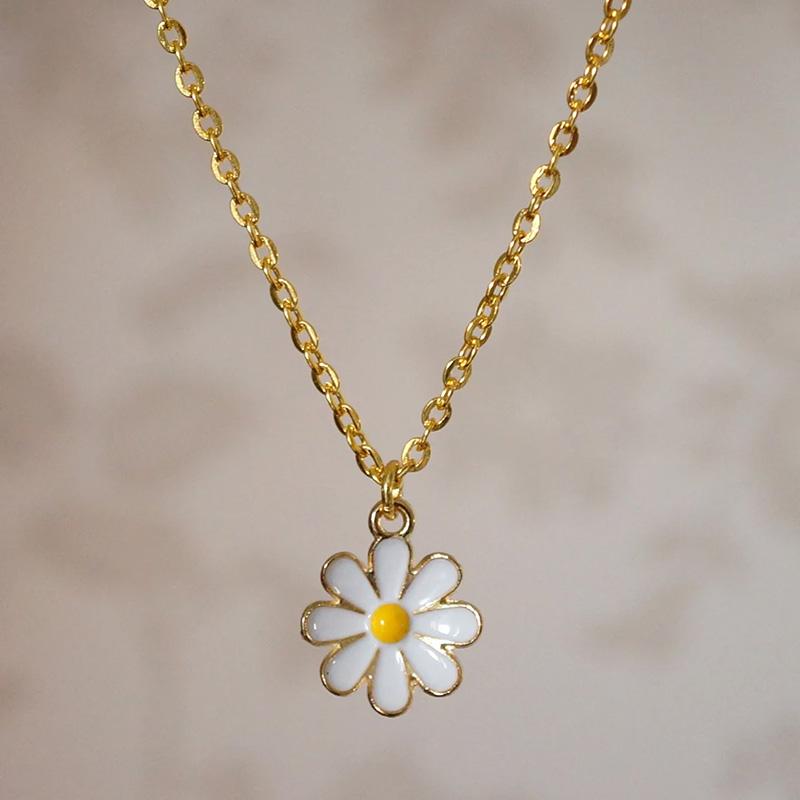 Dainty Gold Plated Daisy Pendant Necklace Enamel White Flower Necklaces For Women Girls Gifts