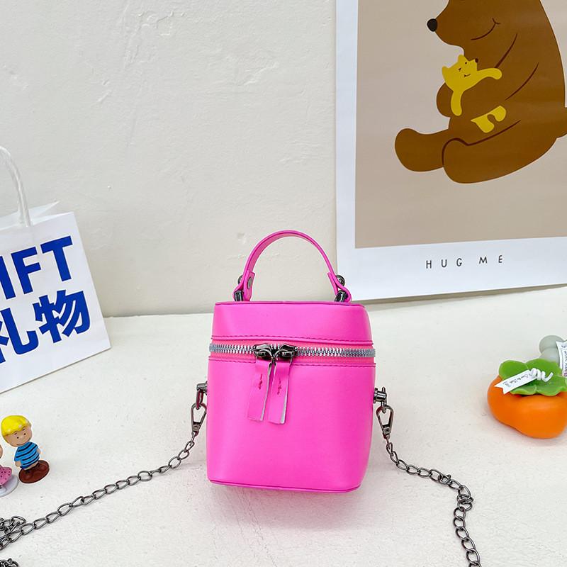 

Стильная мини-сумка-цепочка для детей в модных конфетных цветах, идеально подходящая для весны и лета ярко-розовый