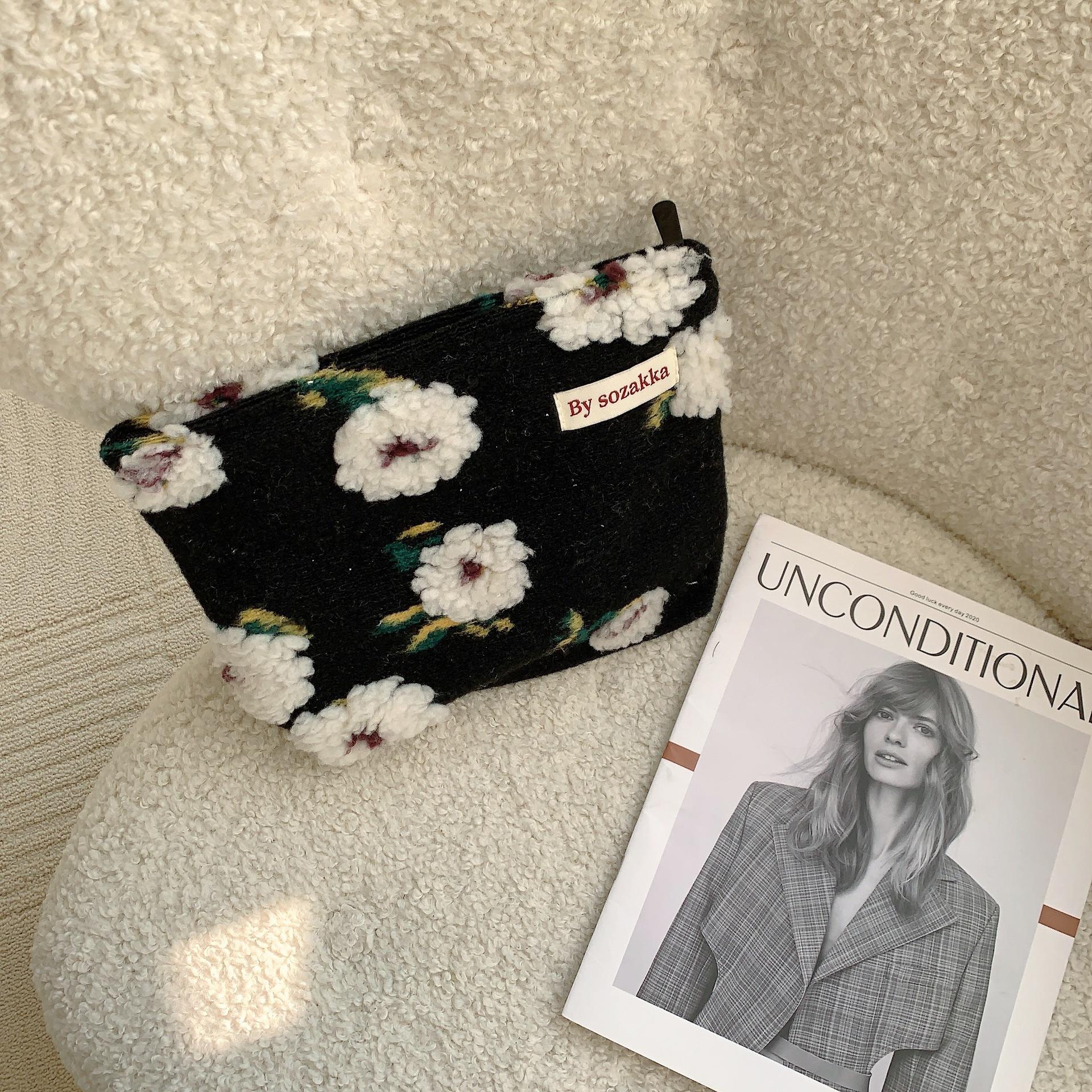 

Sense Advanced Wool Cosmetic Bag 3d Flower Zipper Large Capacity Portable Bag чёрный