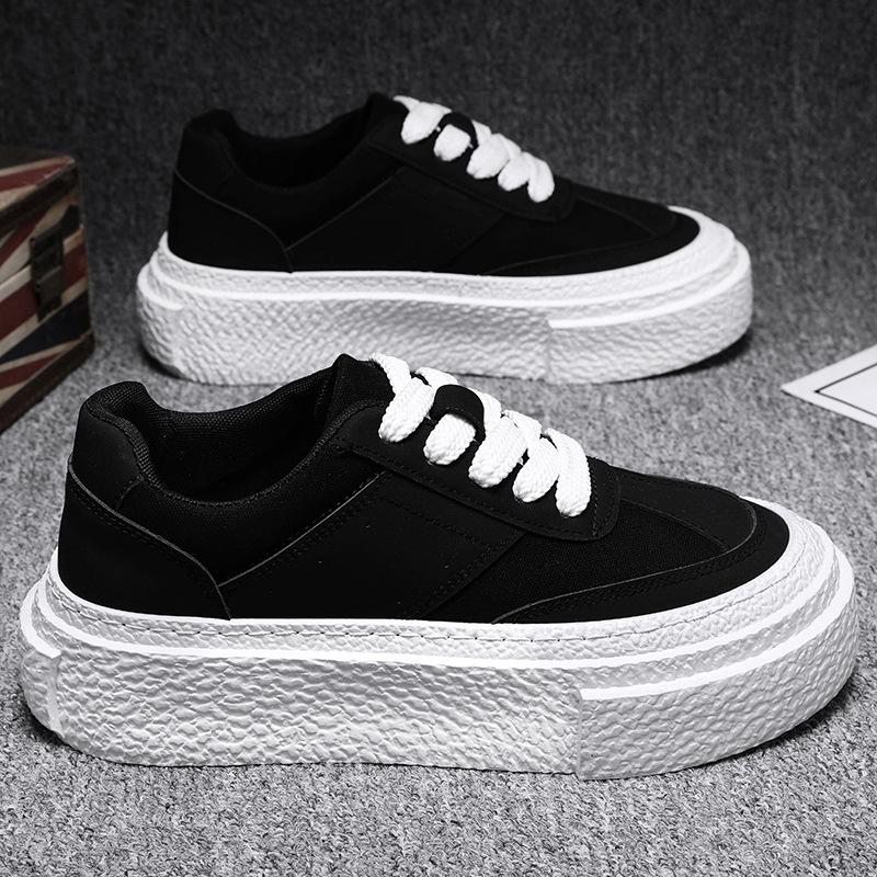 Små hvite sko tykk såle sko 2025 sommer ny trend fritid høydeøkende brødsko pustende muffin såle