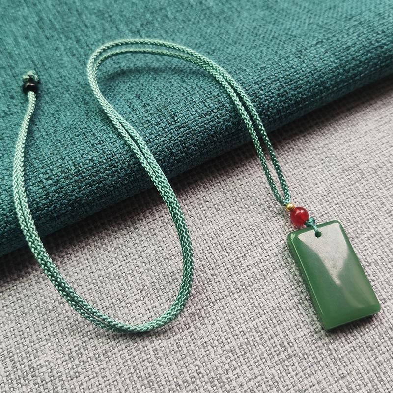 

Ожерелье-кулон унисекс из зеленого и белого нефрита в форме куба - модный аксессуар для пары