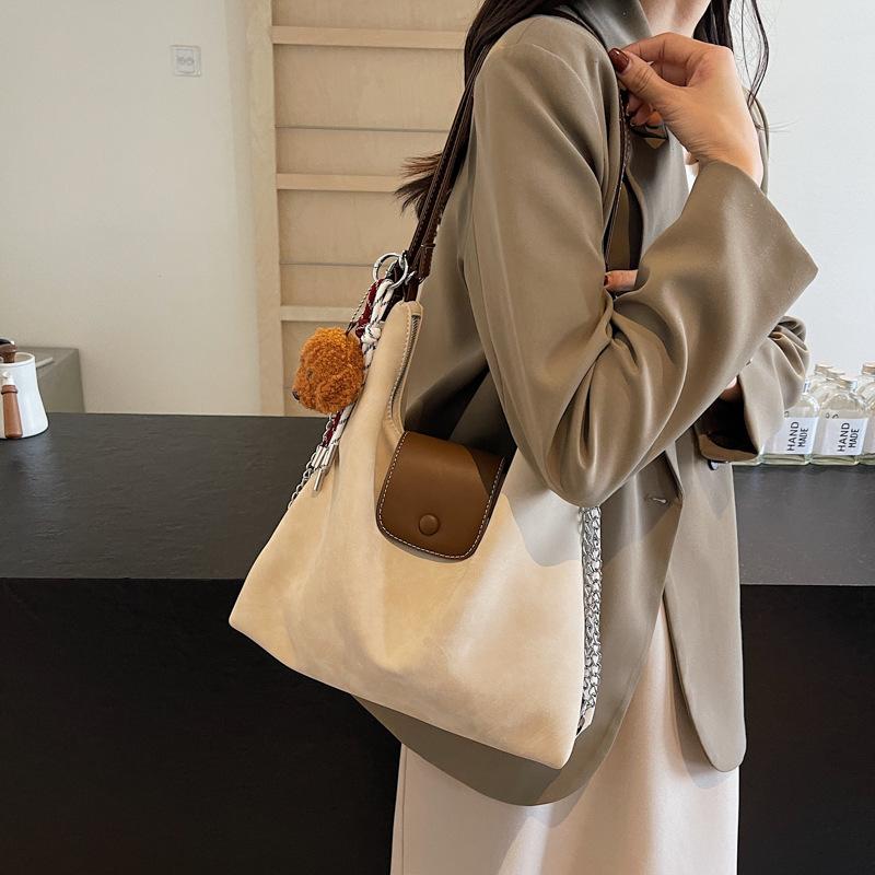 Fashion and leisure students class new large-capacity tote bag 2025 new retro autumn and winter backpack big bag