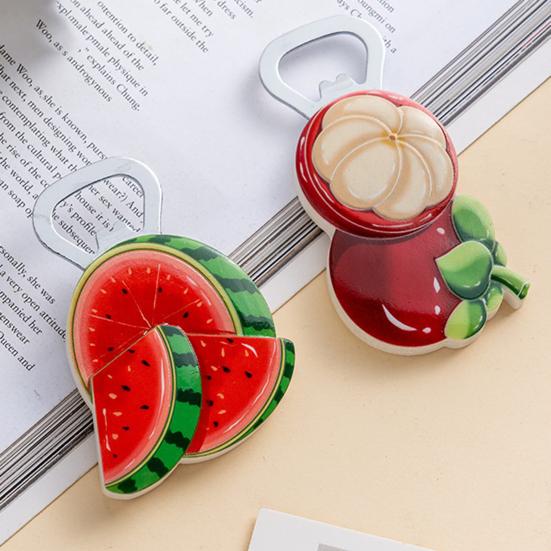 Magnetischer flaschenöffner in fruchtform mit kühlschrankmagnet kreativer bierdeckelentferner für die küche stark magnetische rückseite cartoon frucht küchenmagnet für