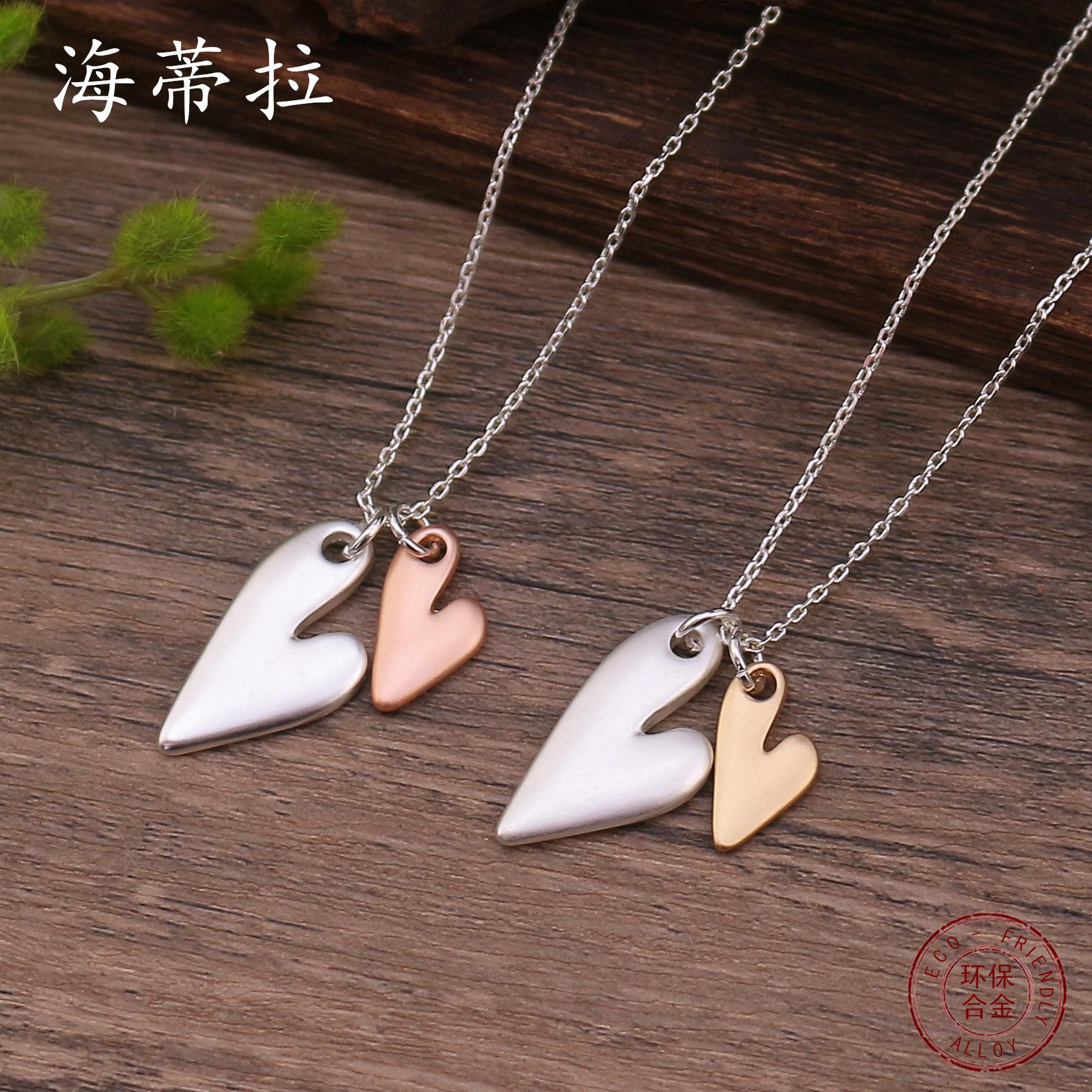 

Heart-to-heart two-color love pendant, fashionable size heart-shaped small fresh women s simple necklace