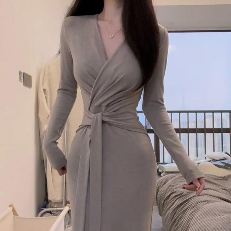 Straps Want a New V-neck Lace-up Long-sleeved Dress for Children's Autumn Wear, Slim-fitting and Thin Temperament Long Dress, Hip-wrap Skirt