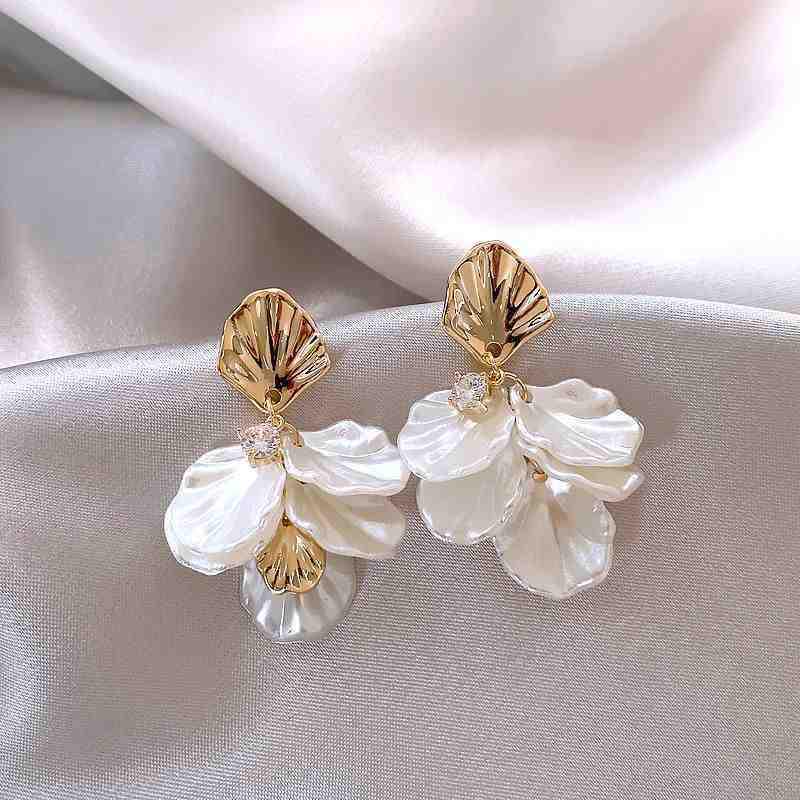 2025 New French Pearl High-End Luxury Earrings for Women - Unique Niche Design, Hot-Selling Studs