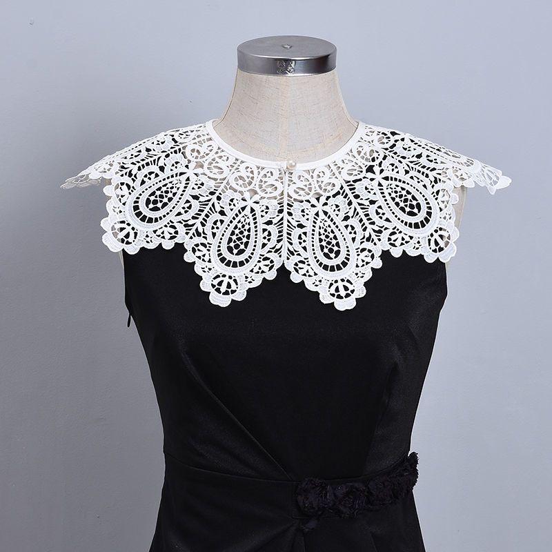 White Retro Hanfu Cloud Shoulder Shawl with Lace Trim & Embroidery for Women