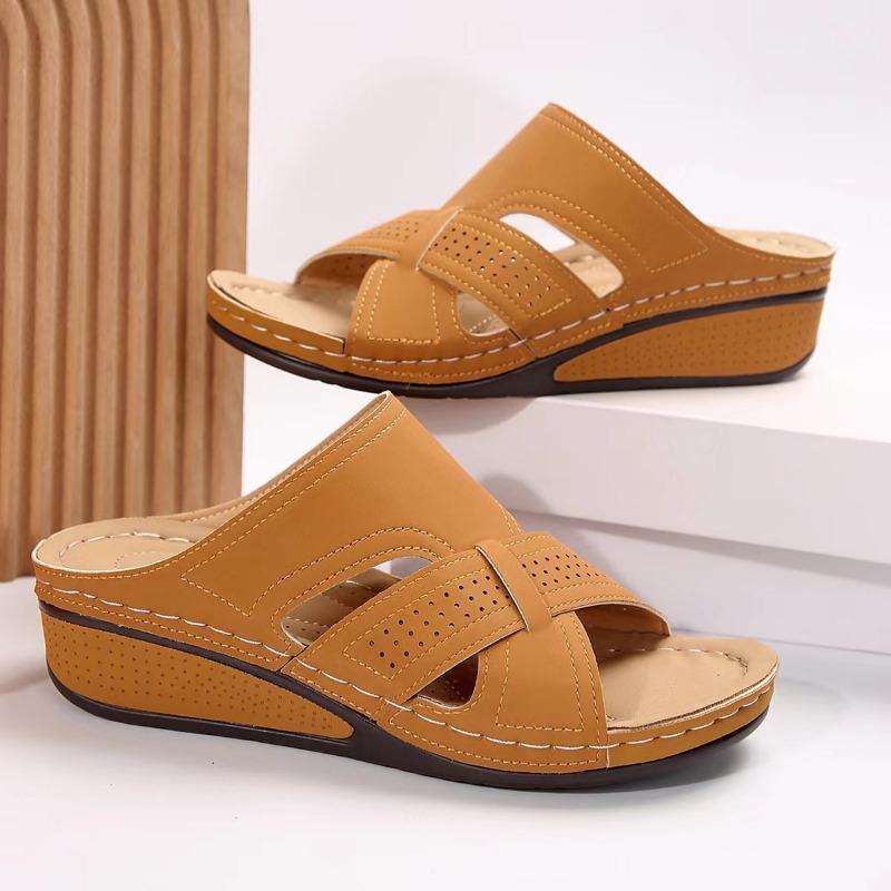 Wearing Beach Flat Mother Shoes Women's Snals Wedge Heel Retro Hollow Slippers
