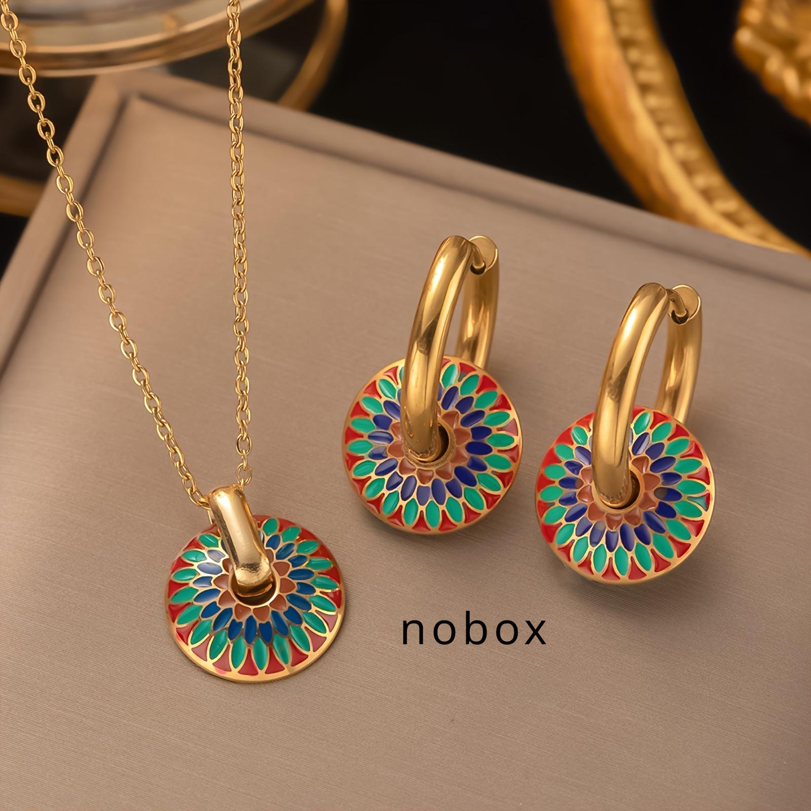 

[Golden Stainless Steel Daisy Necklace] 3pcs Golden Stainless Steel Retro Bohemian Painted Daisy Pattern High-end Design Titanium Steel Jewelry Set золотистый