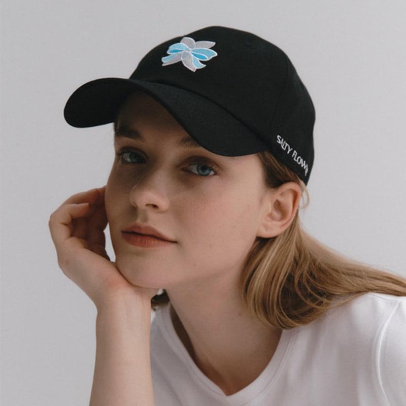 

SALTYFLOWER Sky Ribbon Embroidered Signature Cap Black FREE