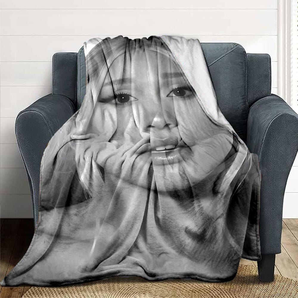 Fashionable Beauty Model Blanket Soft Throw Blanket For Home Bedroom Bed Sofa Travel Office Solid Christmas Blanket