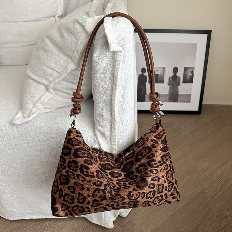 Popular Leopard Print Large Capacity Bag for Women In Autumn and Winter New Versatile Crossbody Bag Casual One-shoulder Bucket Bag