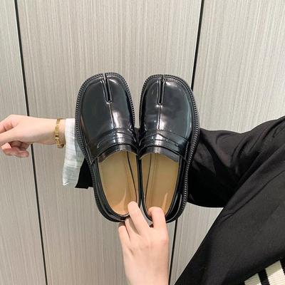 Tabi Shoes Loafer for Men and Women Split Toe Thick Sole Casual Patent Leather Shoes 2025