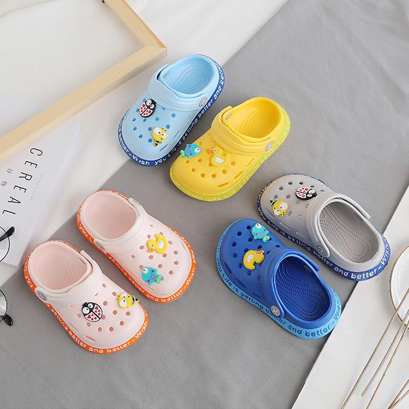 Mode Barntofflor för pojkar Flickor Tecknade skor Sommar Toddler Flip Flops Baby inomhustofflor Strandbadtofflor för barn