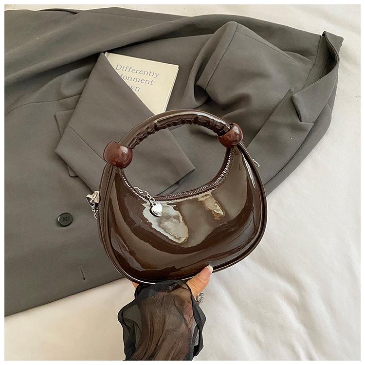 

2025 лето новая сумка на плечо подмышку женская корейская версия простая сумка-полумесяц тренд сумка-мессенджер в форме полумесяца