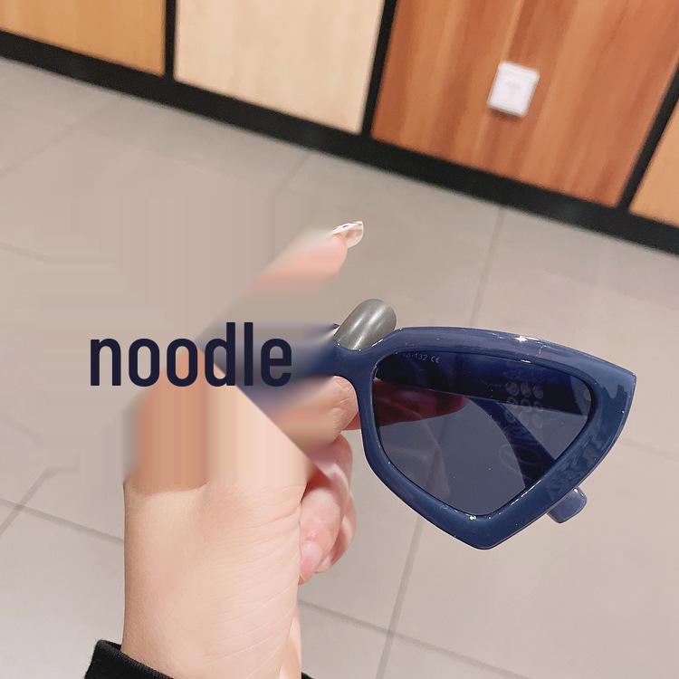 

Ретро Трикутні Котячі Окуляри Сонцезахисні Унісекс – Стильні Європейські та Американські Модні Трендові Окуляри для Унікального Вуличного Стилю