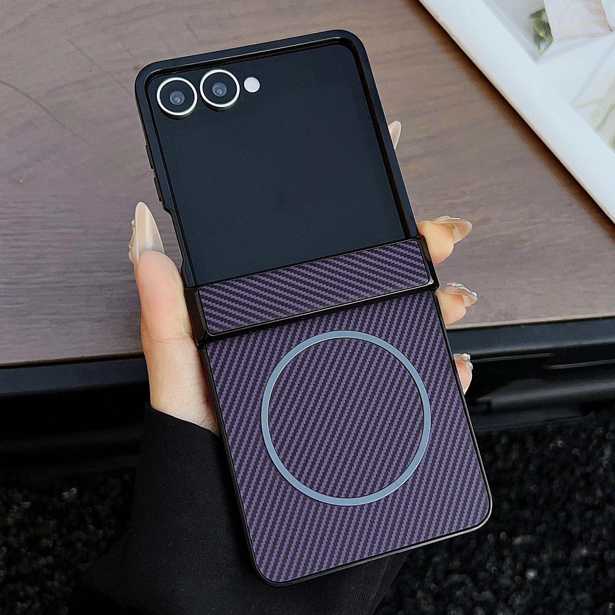 

Чехол для Samsung Galaxy Z Flip7 5G, совместимый с MagSafe, чехол для складного телефона с текстурой углеродного волокна Purple