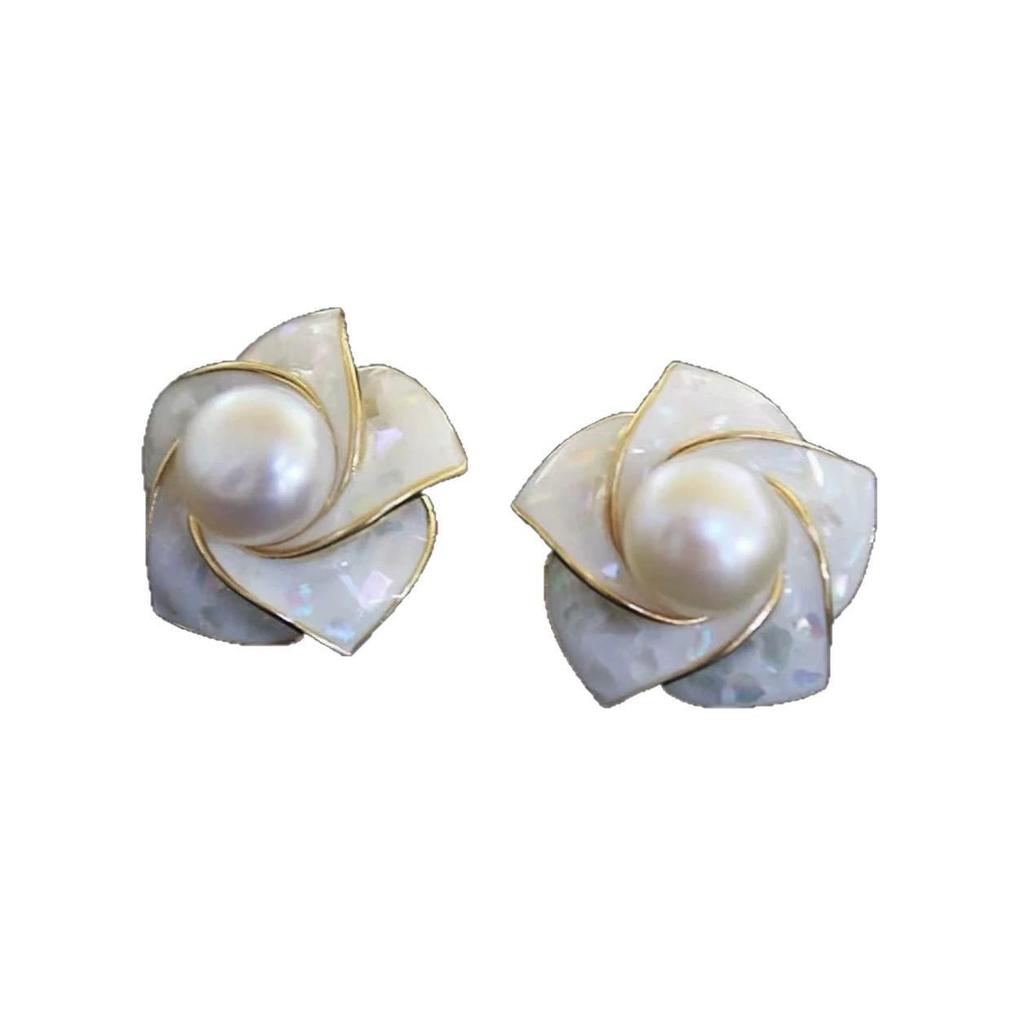 French Retro Camellia Pearl Stud Earrings - Elegant, High-Class, Exquisite Light Luxury Flower Accessories