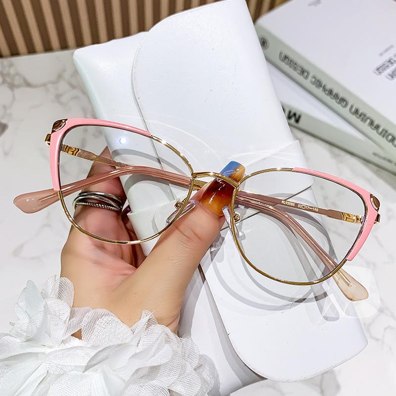 Cat's eye stainless steel floral pattern gold leg glasses frame versatile plain color-changing gray sunglasses can be matched with myopia glasses