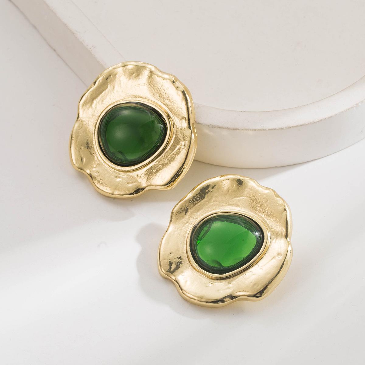 

New Vintage Cat s Eye Gemstone Irregular Lace Stud Earrings - Elegant and Sophisticated Ear Jewelry