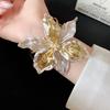 Durchbrochenes Lilienblumen-Armband Damen Vintage Chic Legierung Armreif Leichter Luxus-Stil Goldton