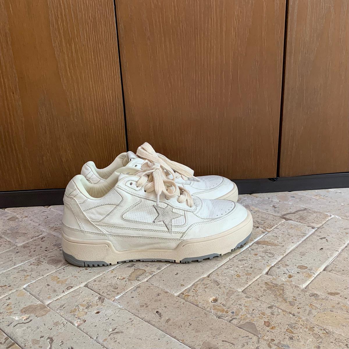 

Grape mother has the same style in stock~ Height increase within 3cm~ Horse pattern white shoes, star thick-soled retro dirty board shoes, female sp 35