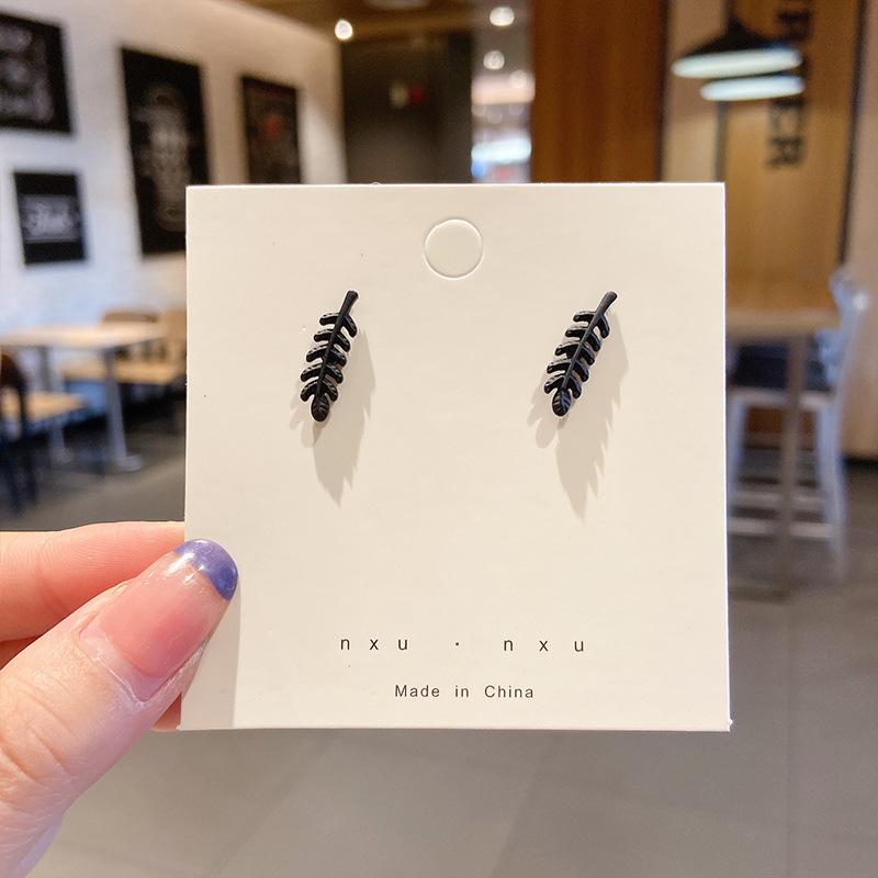

Black Small Leaf Stud Earring Female Simple Delicate Plant Feather Ear Zircon Wedding Best Friend Mother Christmas Gift