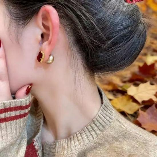 Red Velvet Clover Pearl Stud Earrings, Two-Way Wear, High-End Beaded, Autumn/Winter Bestseller.