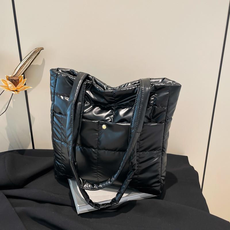 Tote Fashionable Winter Bag For Women With Simple Design And Soft Fabric For Use Everyday