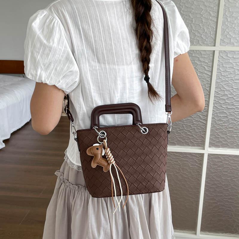 2026 Autumn/Winter Matte Metal Buckle Woven Tote with Large Capacity - Retro Women's Shoulder & Handbag.