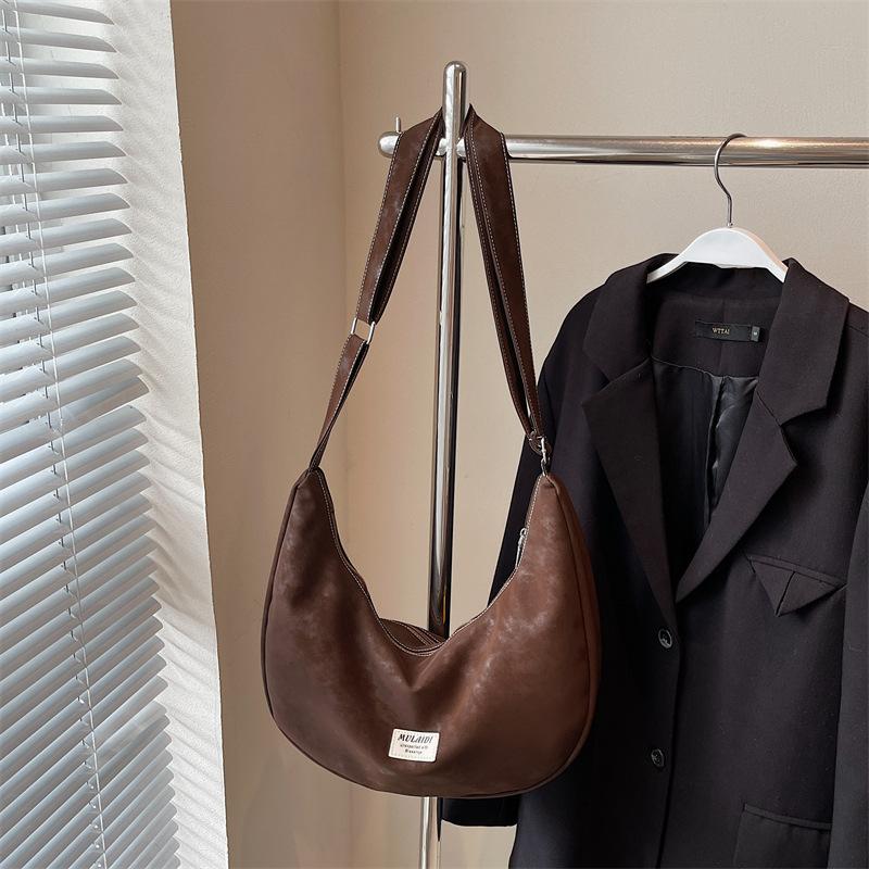 

Large capacity dumpling bag women s 2025 autumn new simple messenger bag foreign style commuter bag casual crescent moon bag