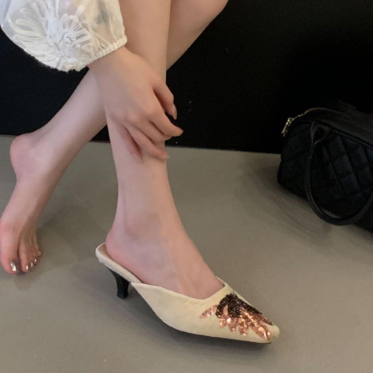 

New Chinese Bag Head Embroidered Flower Half Tray Women S Shoes New Retro Fashion Square Head Women S Shoes 39