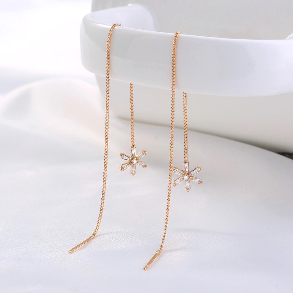 

Европейская и американская мода, серьги из сплава с цирконом в виде цветка: Креативный, Универсальный, Уличный стиль для женщин